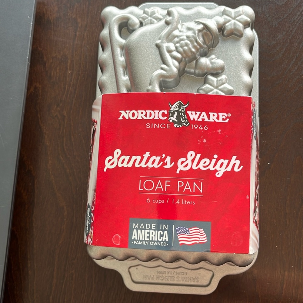 Nordic Ware Christmas Santa Sleigh Reindeer
Loaf Pan New